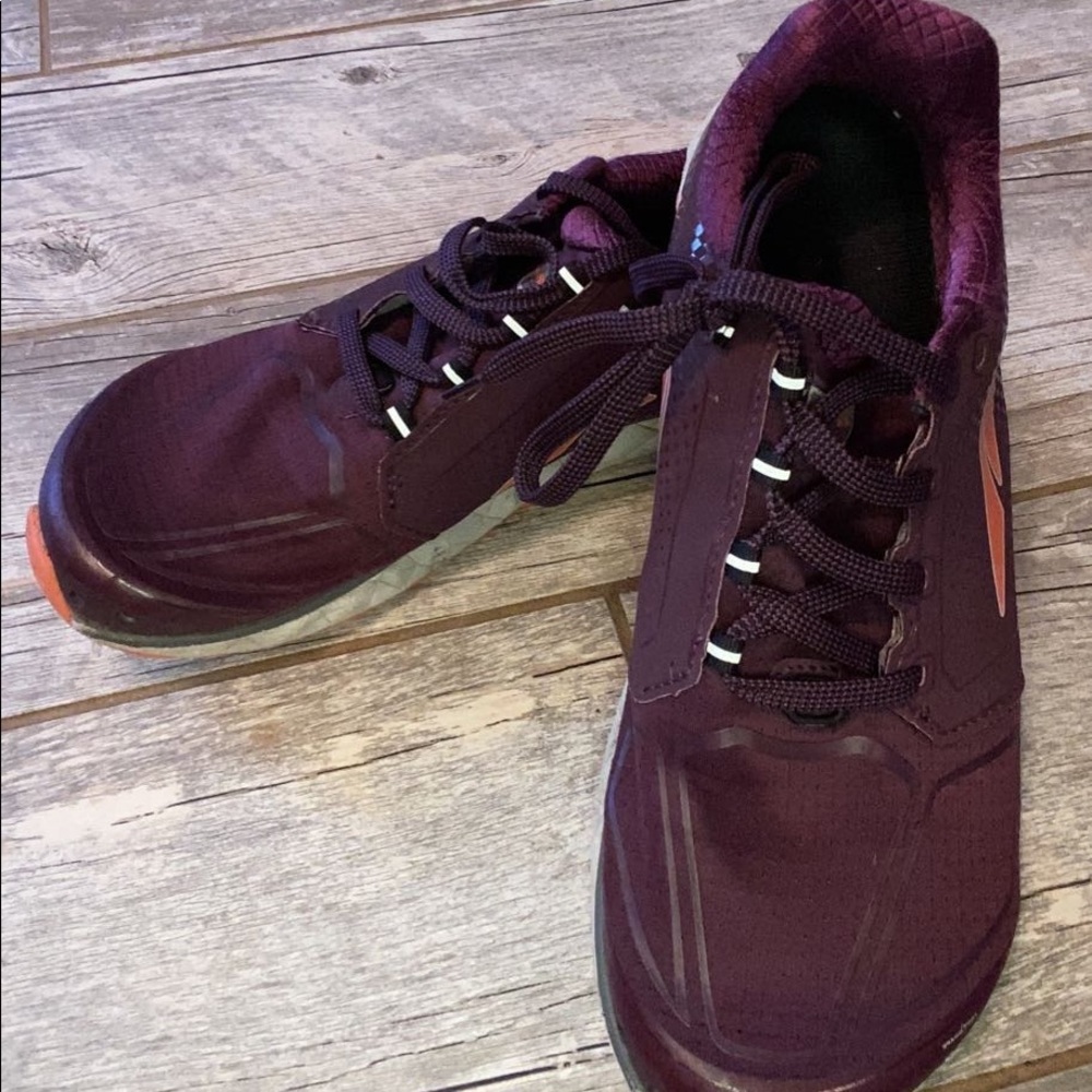 Cute purple tennis shoes